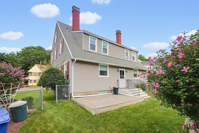 Building Photo - 63 Bancroft Park