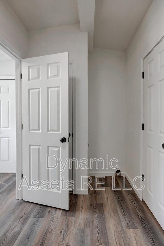 Building Photo - 705 N Cayuga St