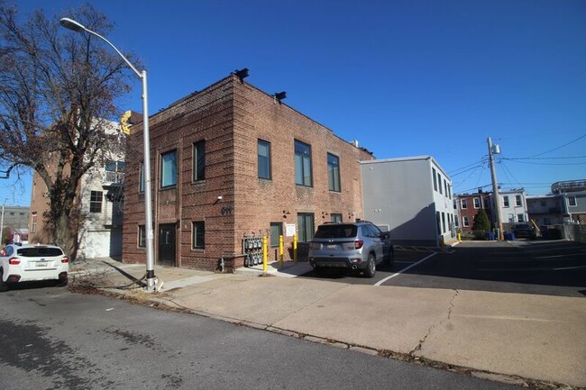 Building Photo - 611 Fagley St