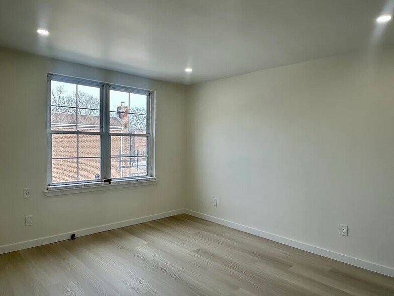 Building Photo - 2805 Saint Theresa Ave