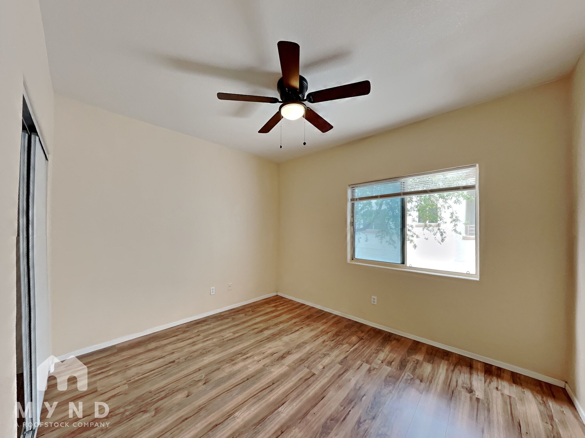 Building Photo - 5655 E Sahara Ave