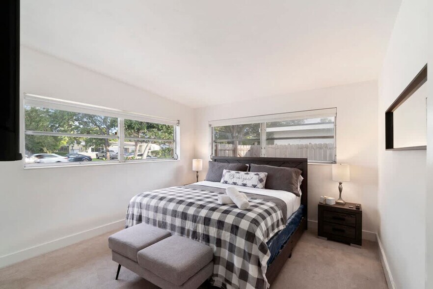 Building Photo - 20010 Highland Lakes Blvd