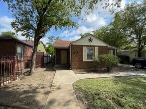 Building Photo - COMING SOON 2 BEDROOM 1 BATH HOME IN TCU AREA