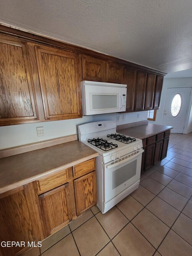 Building Photo - 2992 Tierra Limon Dr