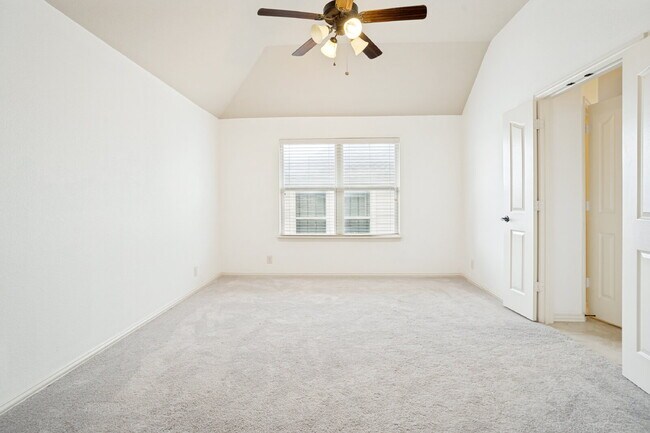 Building Photo - Spacious & Charming Home in Desirable Savannah Community