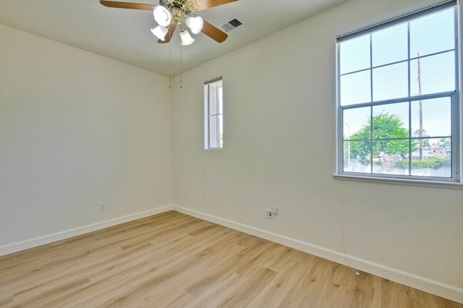 Building Photo - Spacious 4-Bedroom Home on Private Cul-De-Sac | No HOA | Custom Closets, New Floors & Lush Backya...