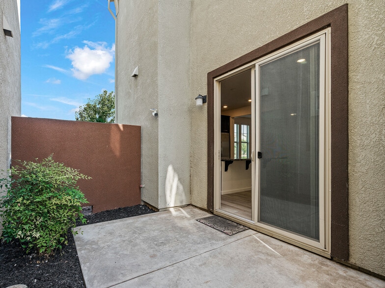 Private Patio - 7514 Clear Lake Aly