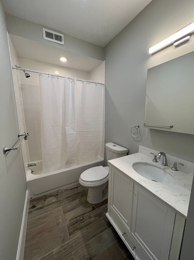 Building Photo - RARE 2 bed 2 bath..... Available in Somerville....