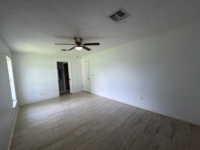 Building Photo - 10024 SW 73rd Terrace
