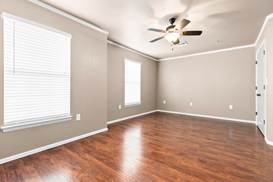 Oversized 2nd Bedroom - 10001 Panther Way