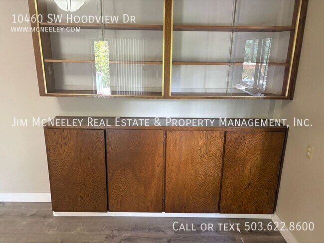 Building Photo - 10460 SW Hoodview Dr