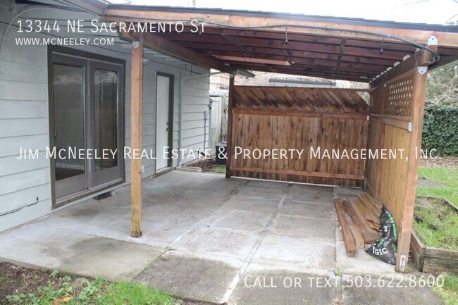 Building Photo - One Level Home in NE Portland's Russell Ne...