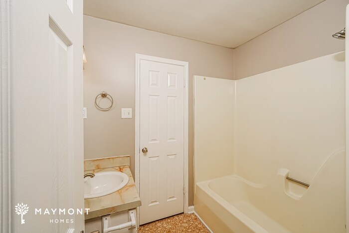 Building Photo - 1501 6th Pl NW