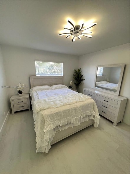 Building Photo - 708 Normandy Ln