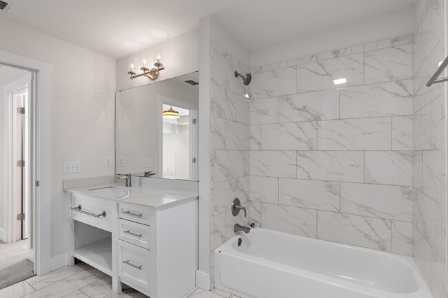 Building Photo - 1735 Woodridge Dr