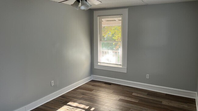 Building Photo - 422 West Ave