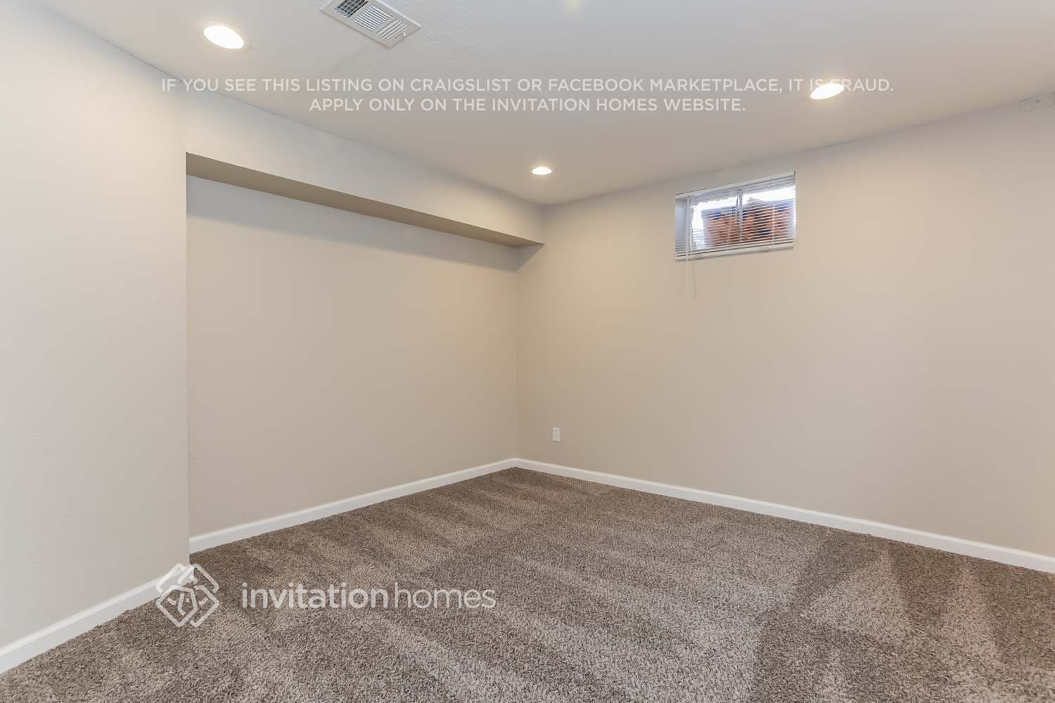 Building Photo - 1061 E 105th Pl