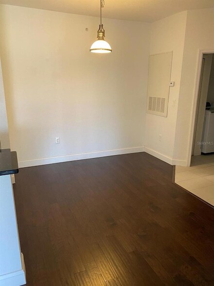 Building Photo - 5475 Vineland Rd