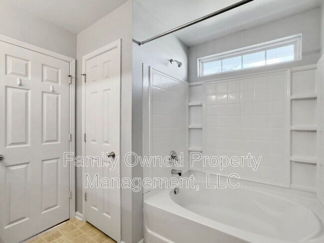 Building Photo - 100 Salem Creek Dr