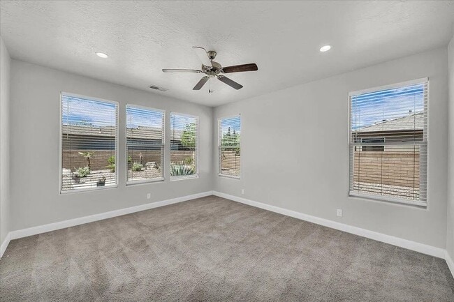 Building Photo - Coral Canyon Living! 3 Bedroom Home with C...
