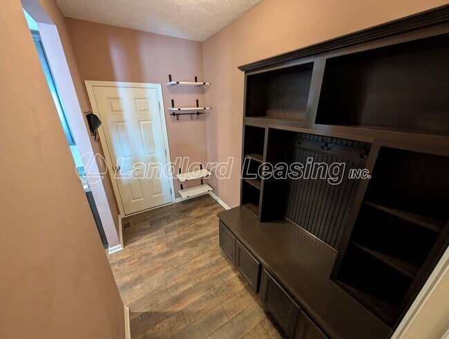 Building Photo - Stunning 5-Bedroom Home in Northpointe Estates with Finished Basement