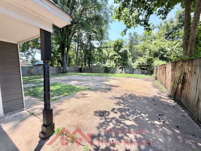 Building Photo - 1733 Gowan Dr