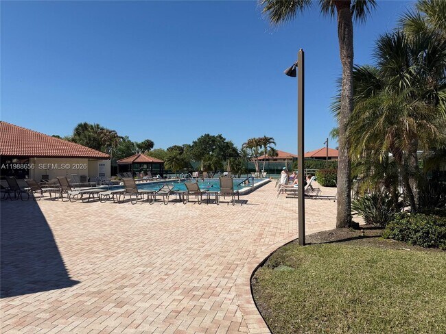 Building Photo - 301 SW South River Dr