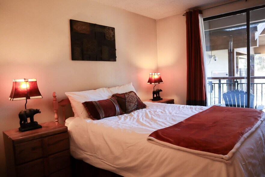 Building Photo - 455 Village Rd