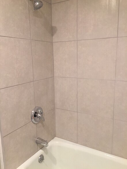 Building Photo - 16588 Vine St