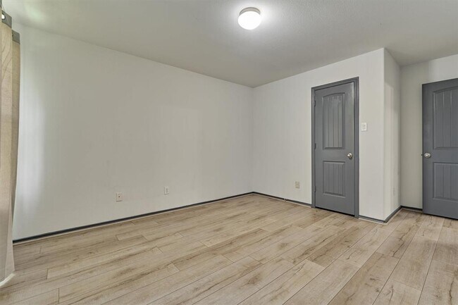 Building Photo - 2211 Treasure Mountain Dr