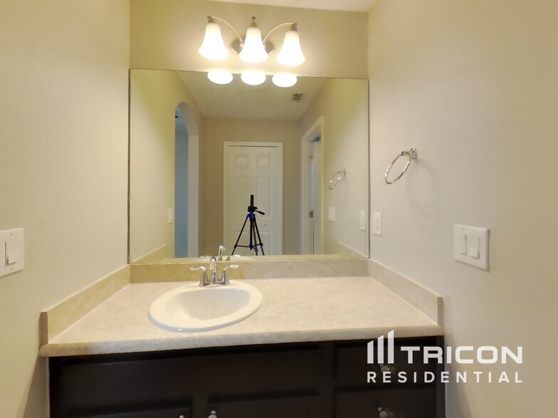 Building Photo - 5095 Brilliance Cir