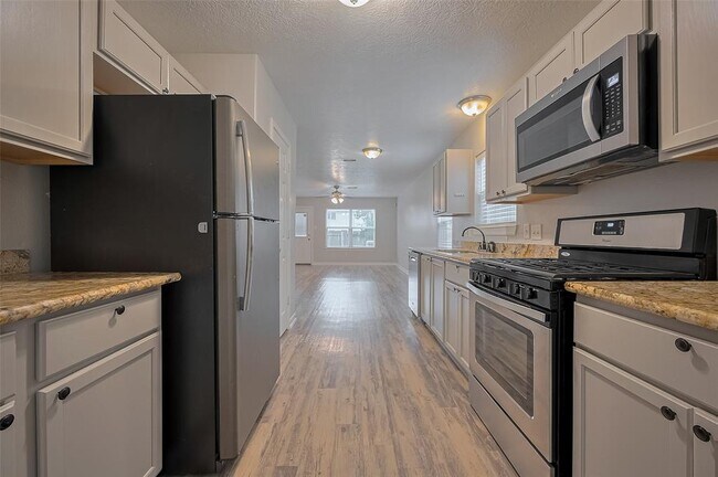 Building Photo - 5009 Willow Point Dr