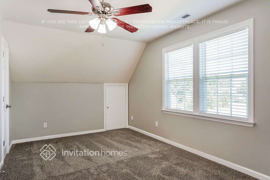 Building Photo - 402 Zircon Ln