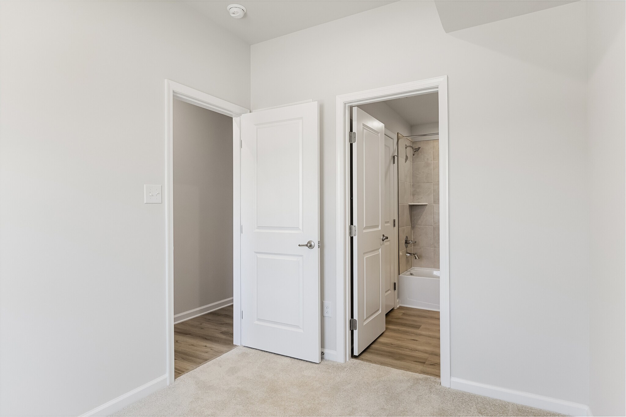 Building Photo - 10 Sidney Ln