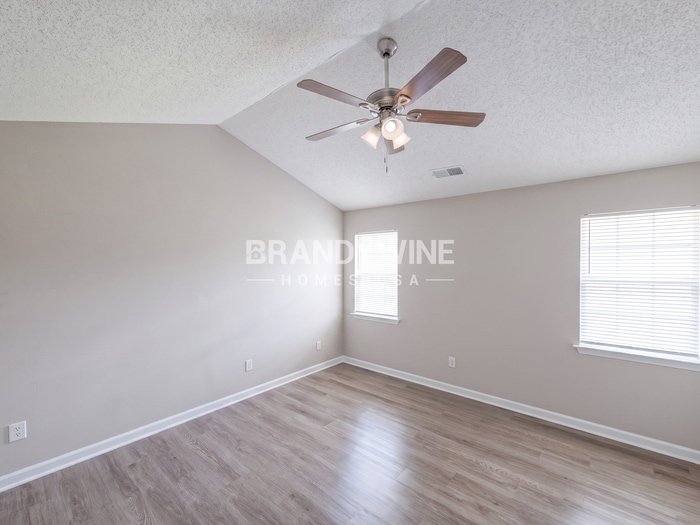 Building Photo - 104 Dana Dr