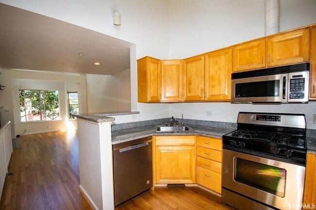 Building Photo - 18 Jennifer Pl