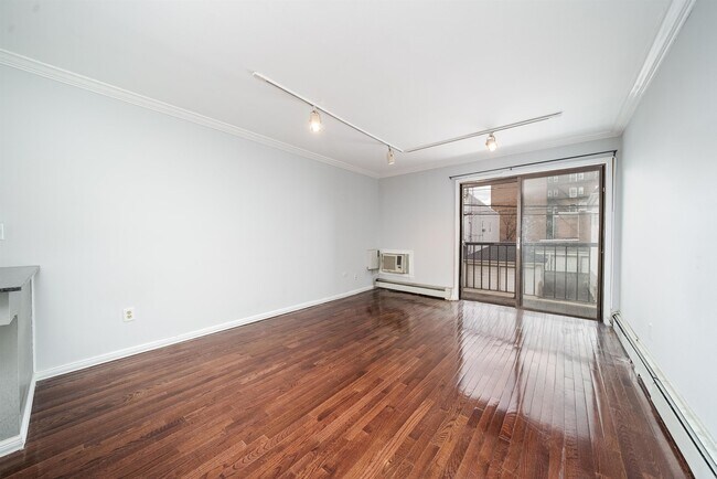 Building Photo - 7117 Park Ave
