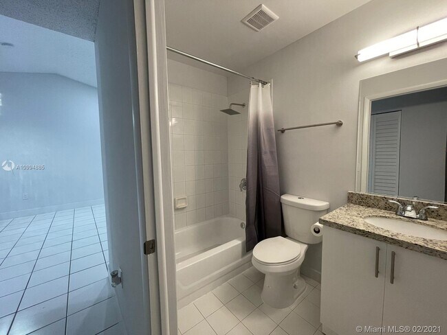 Building Photo - 312 NW 114th Ave