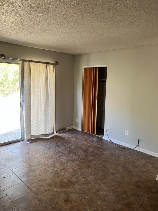 Building Photo - 8600 Countryshire Ln
