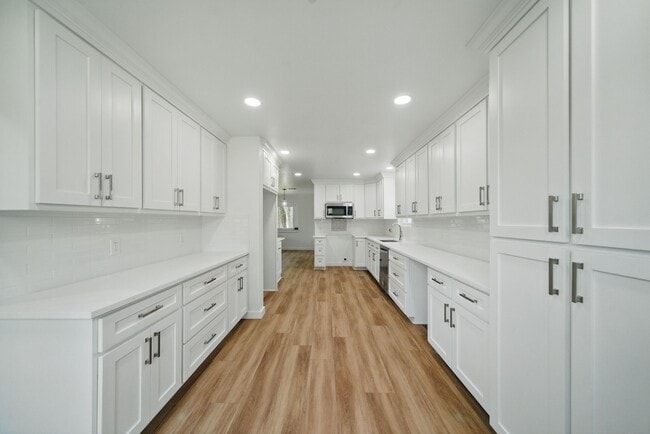 Building Photo - 9711 Derrik Dr