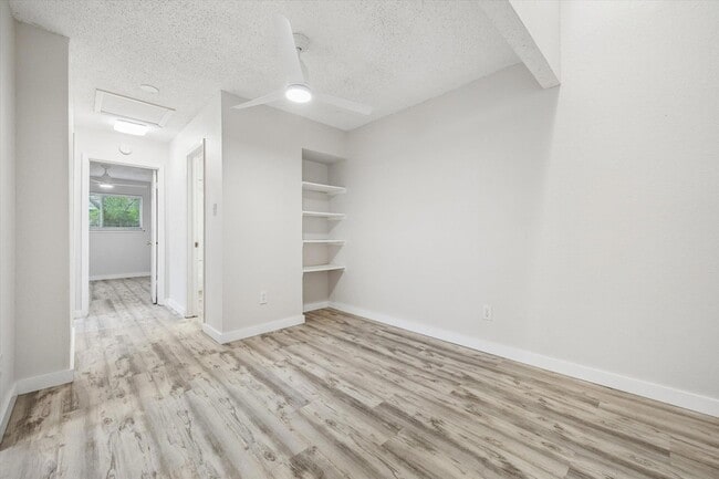 Building Photo - 904 Sirocco Dr