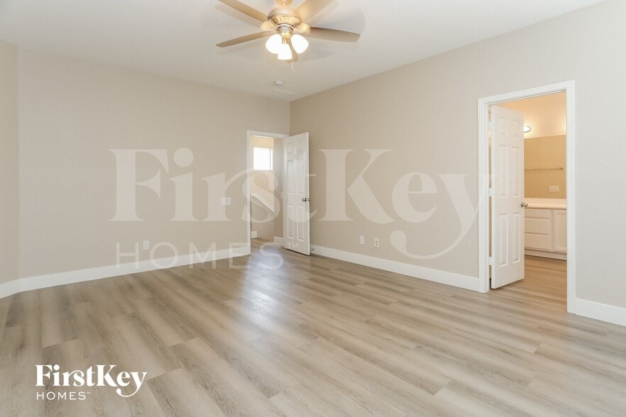 Building Photo - 6834 N Dovecote Ave