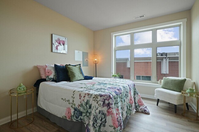 Building Photo - 141 Main St