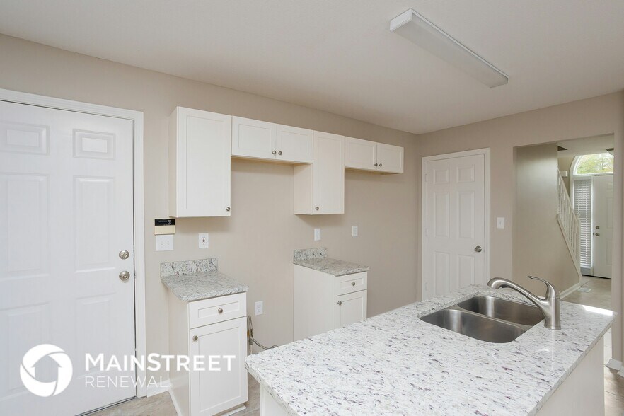 Building Photo - 6411 Hillview Ln