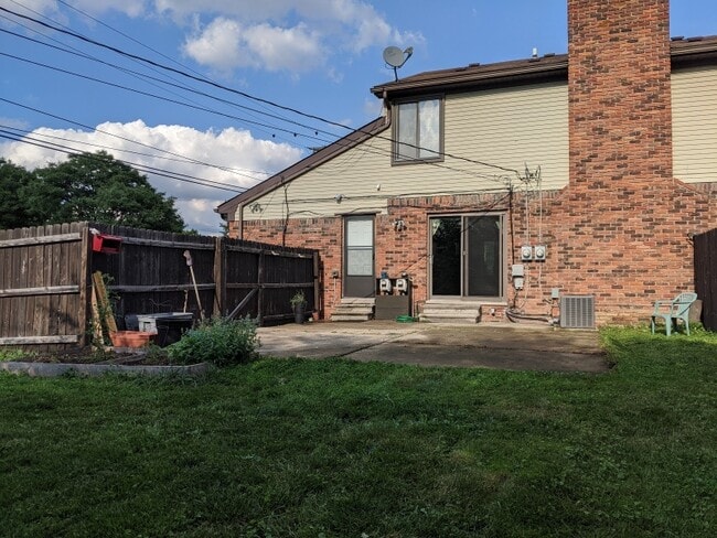 Building Photo - 2039 N Campbell Rd