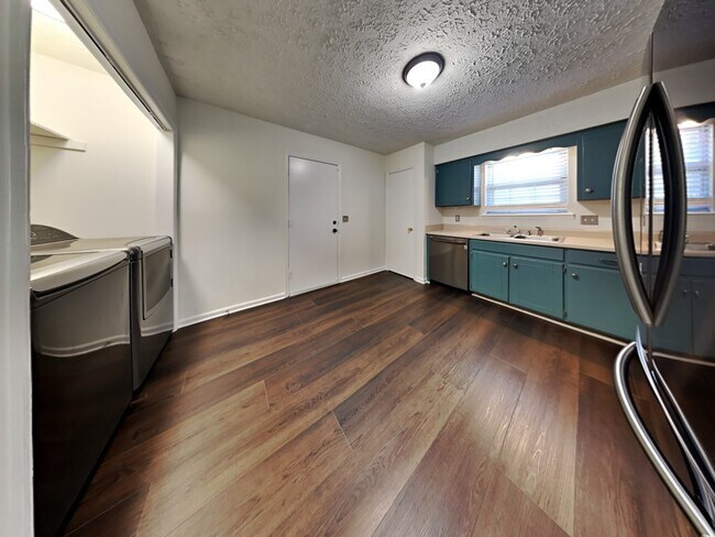 Building Photo - 1012 Patio Dr