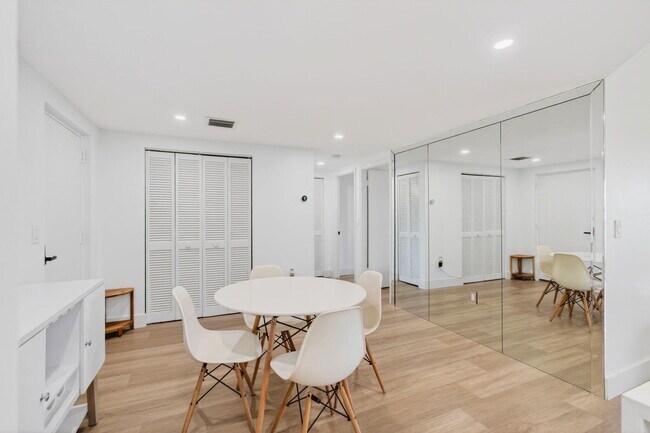 Building Photo - 50 SW 3rd Ave