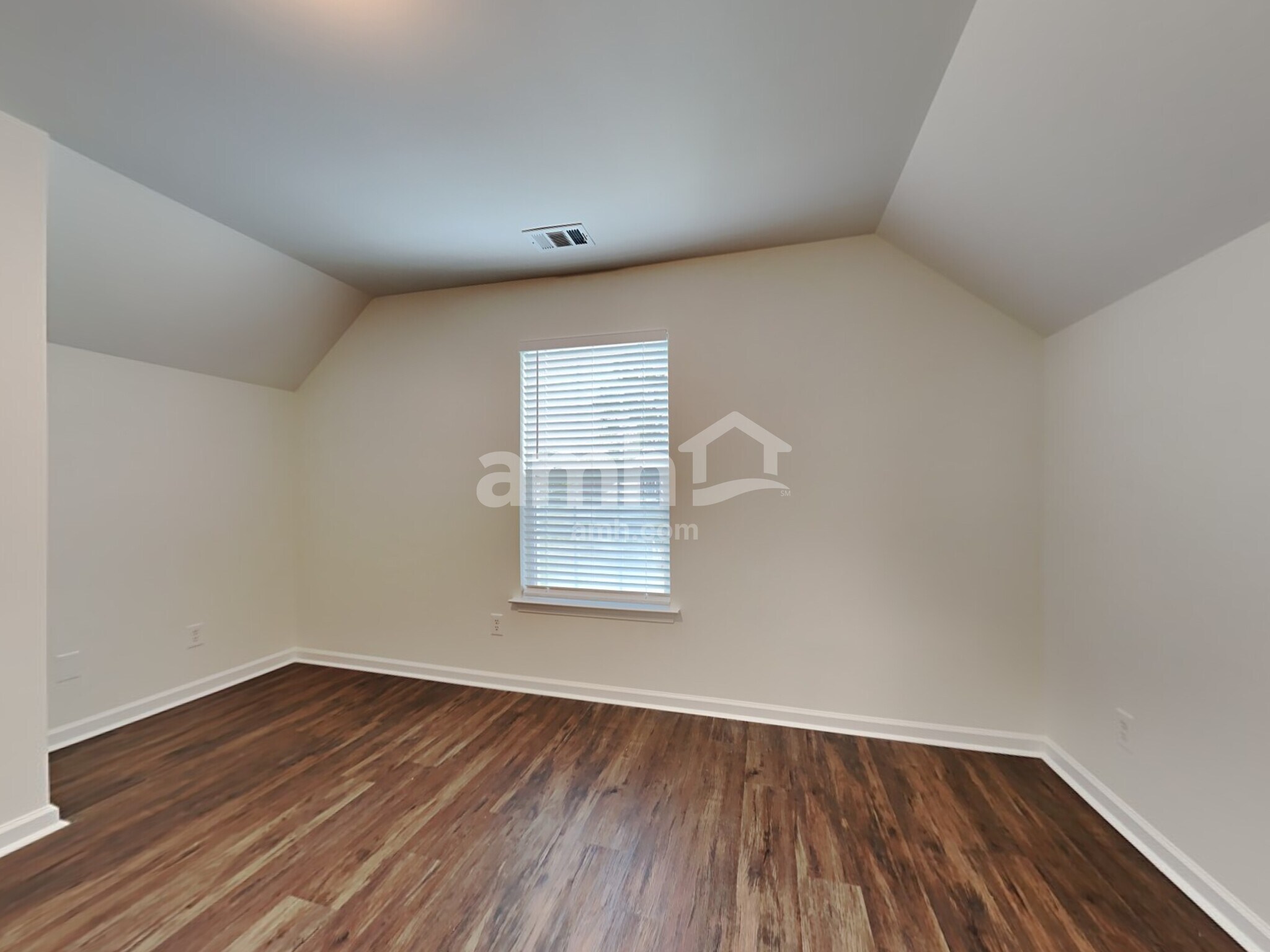 Building Photo - 144 Old Pond Cir