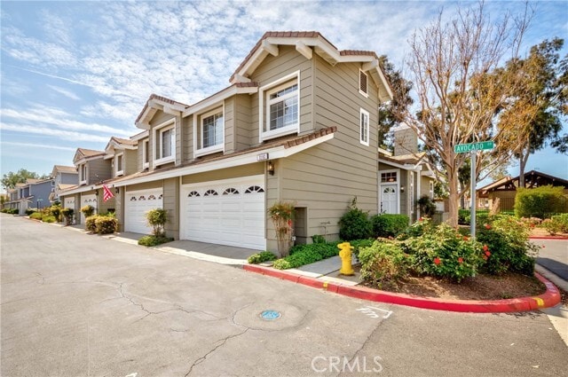 Building Photo - 2182 Avocado Dr