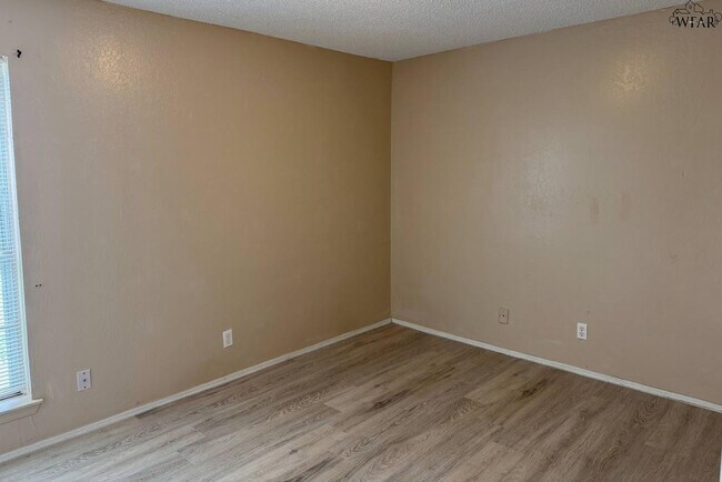 Building Photo - 1901 Wenonah Ave